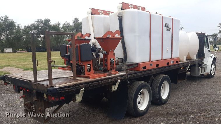 image for item DO3163 2007 Freightliner Business Classic M2  flatbed truck