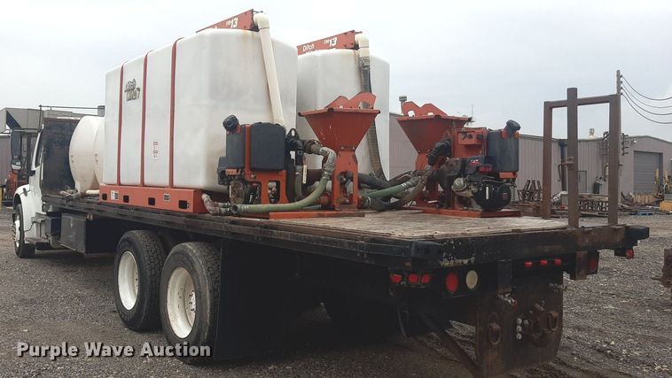 image for item DO3163 2007 Freightliner Business Classic M2  flatbed truck