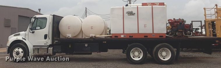 image for item DO3163 2007 Freightliner Business Classic M2  flatbed truck