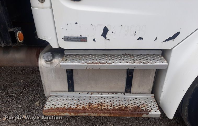 image for item DO3163 2007 Freightliner Business Classic M2  flatbed truck