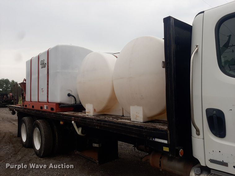 image for item DO3163 2007 Freightliner Business Classic M2  flatbed truck