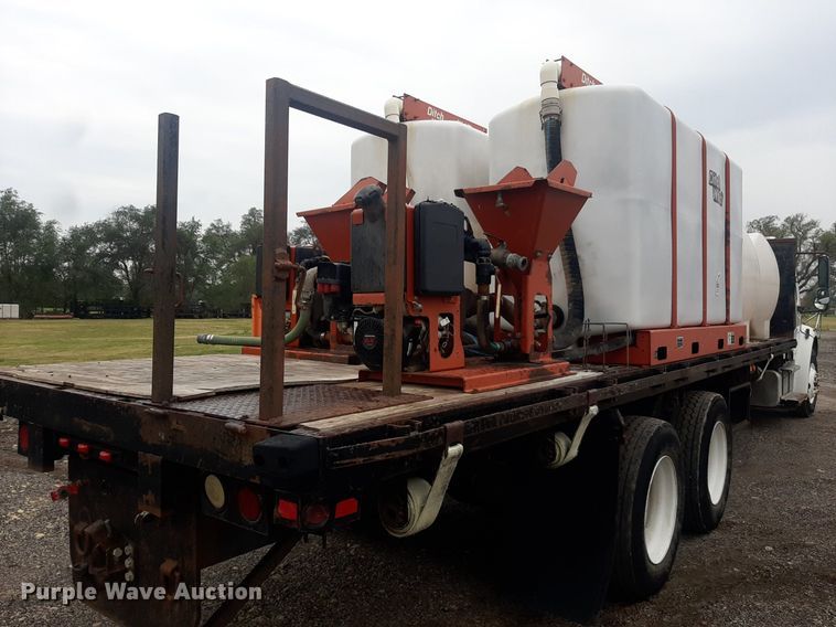 image for item DO3163 2007 Freightliner Business Classic M2  flatbed truck