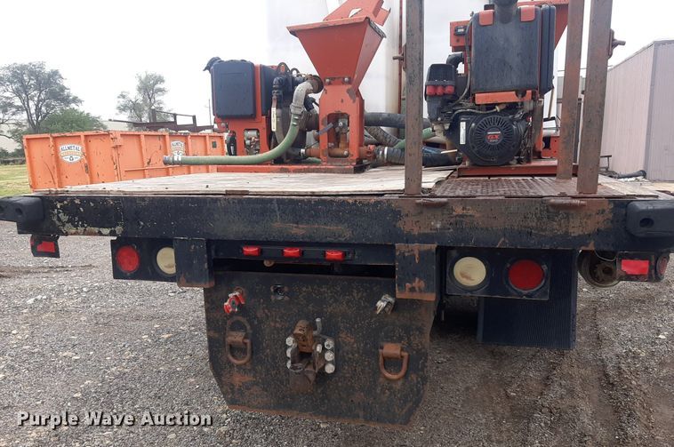 image for item DO3163 2007 Freightliner Business Classic M2  flatbed truck