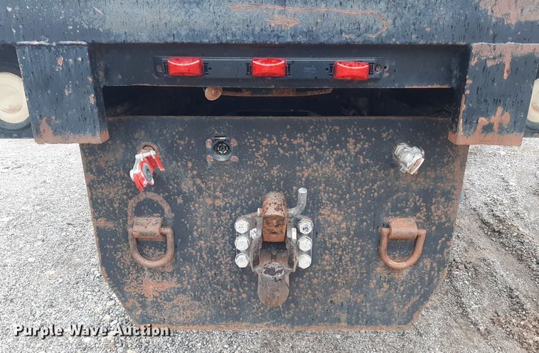 image for item DO3163 2007 Freightliner Business Classic M2  flatbed truck