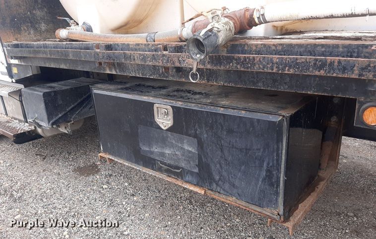 image for item DO3163 2007 Freightliner Business Classic M2  flatbed truck