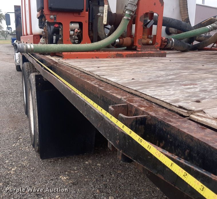 image for item DO3163 2007 Freightliner Business Classic M2  flatbed truck