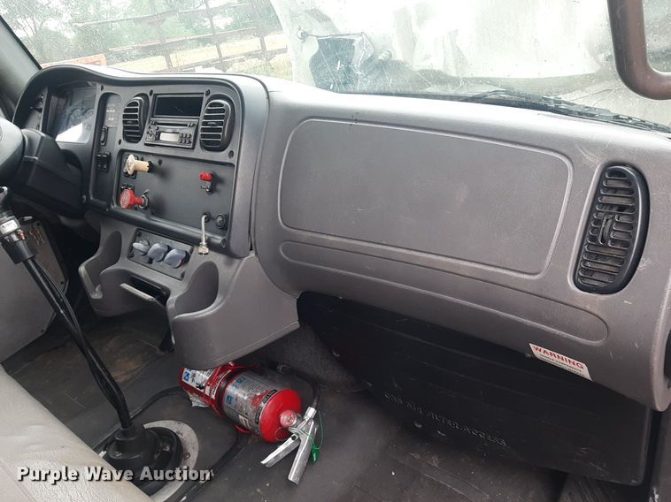 image for item DO3163 2007 Freightliner Business Classic M2  flatbed truck