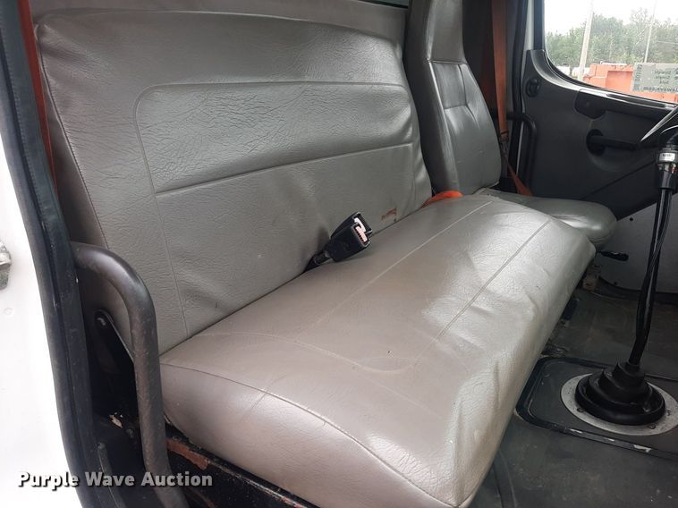 image for item DO3163 2007 Freightliner Business Classic M2  flatbed truck