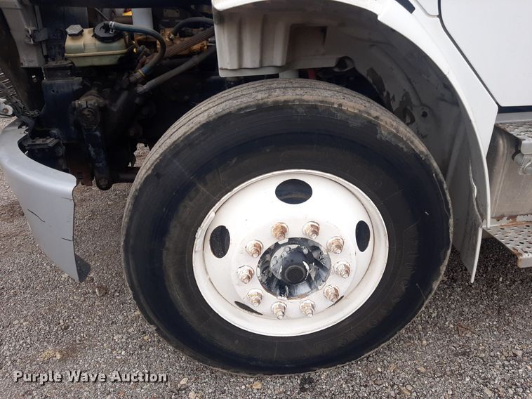 image for item DO3163 2007 Freightliner Business Classic M2  flatbed truck