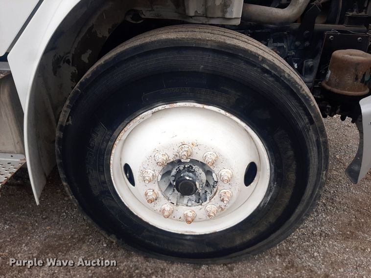 image for item DO3163 2007 Freightliner Business Classic M2  flatbed truck