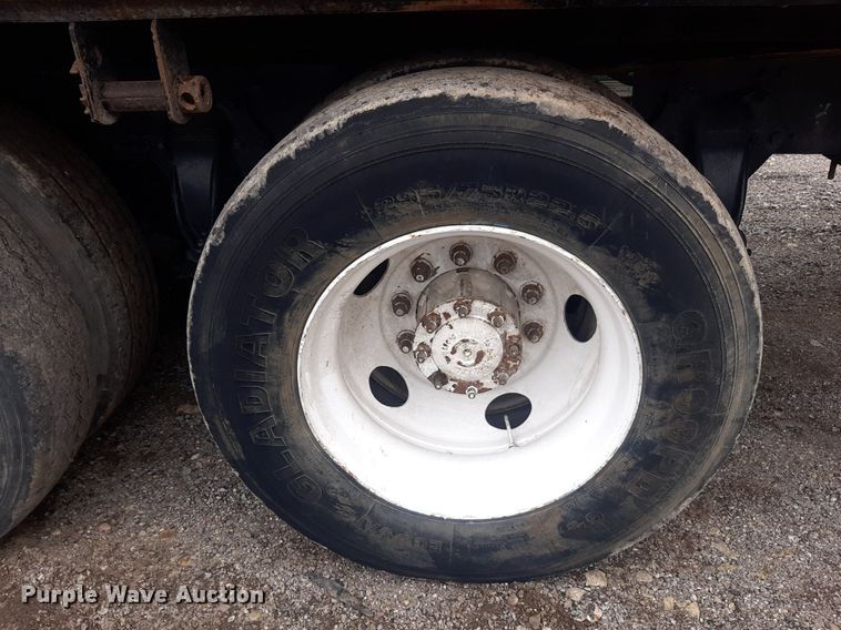 image for item DO3163 2007 Freightliner Business Classic M2  flatbed truck