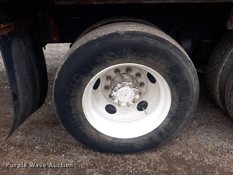 image for item DO3163 2007 Freightliner Business Classic M2  flatbed truck