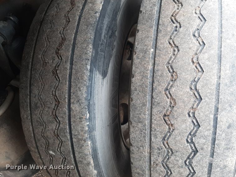 image for item DO3163 2007 Freightliner Business Classic M2  flatbed truck