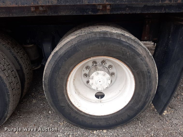 image for item DO3163 2007 Freightliner Business Classic M2  flatbed truck