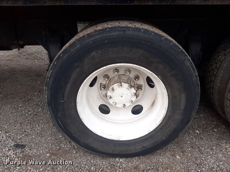 image for item DO3163 2007 Freightliner Business Classic M2  flatbed truck