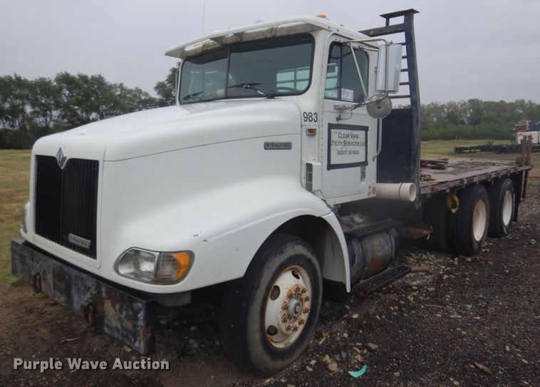 image for item DO3164 1998 International 9100  flatbed truck