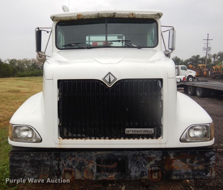 image for item DO3164 1998 International 9100  flatbed truck