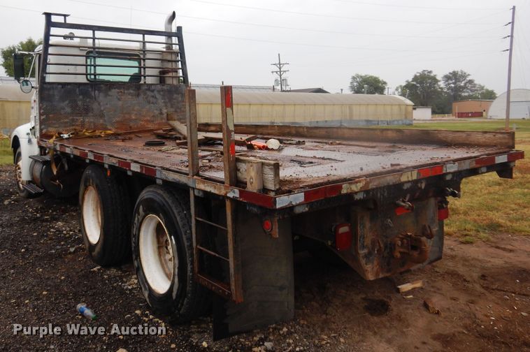 image for item DO3164 1998 International 9100  flatbed truck