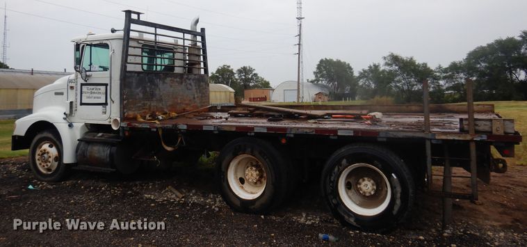 image for item DO3164 1998 International 9100  flatbed truck