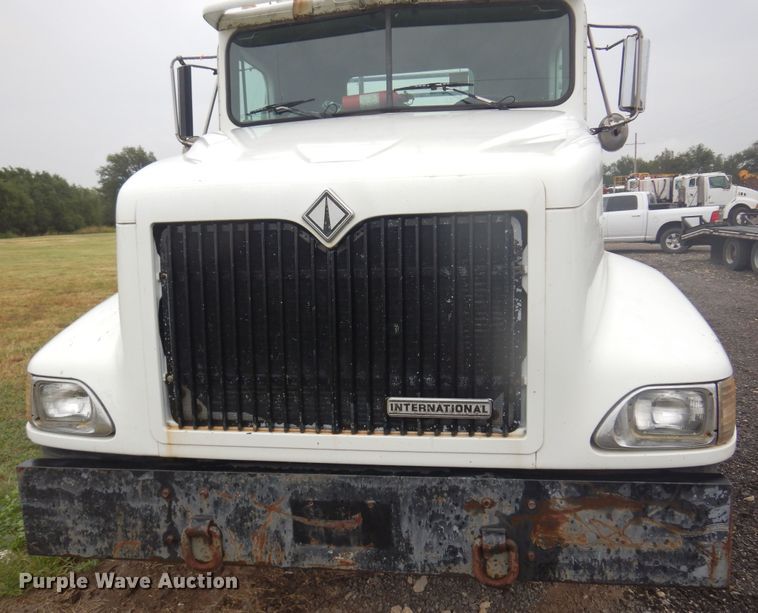 image for item DO3164 1998 International 9100  flatbed truck