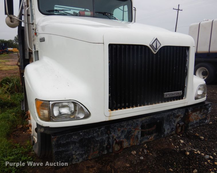 image for item DO3164 1998 International 9100  flatbed truck