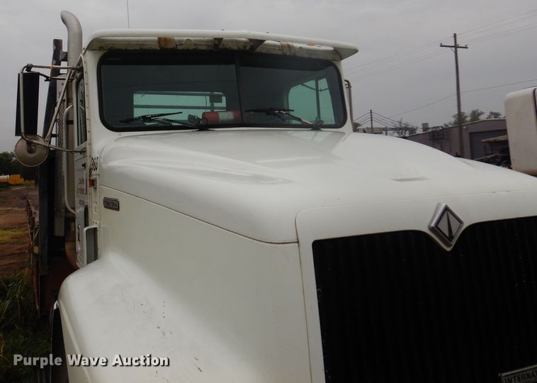 image for item DO3164 1998 International 9100  flatbed truck