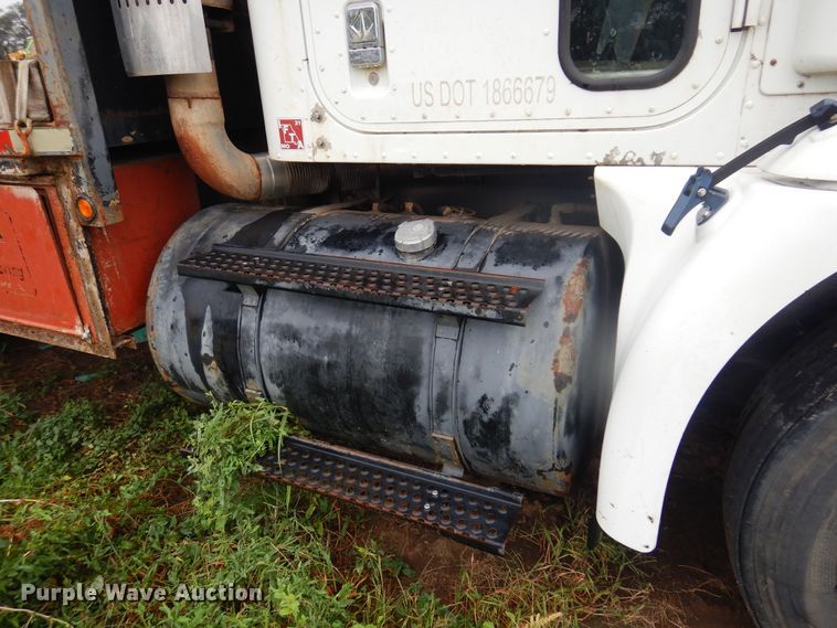 image for item DO3164 1998 International 9100  flatbed truck