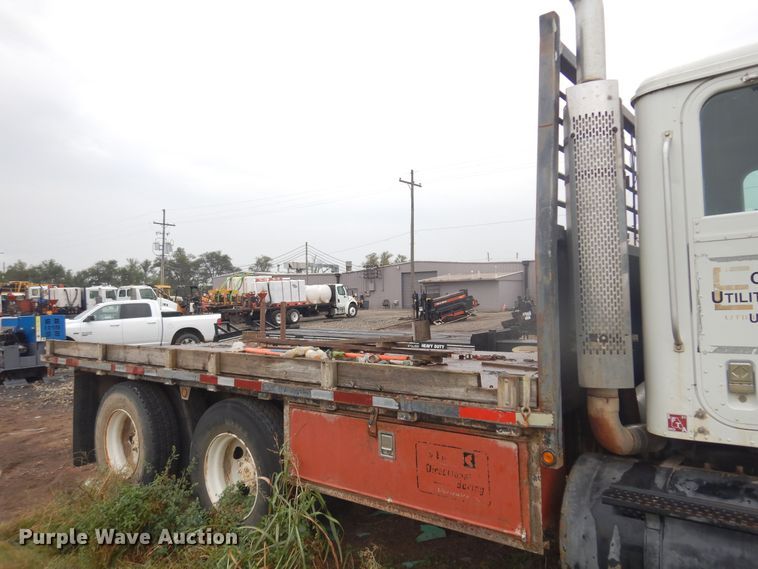 image for item DO3164 1998 International 9100  flatbed truck