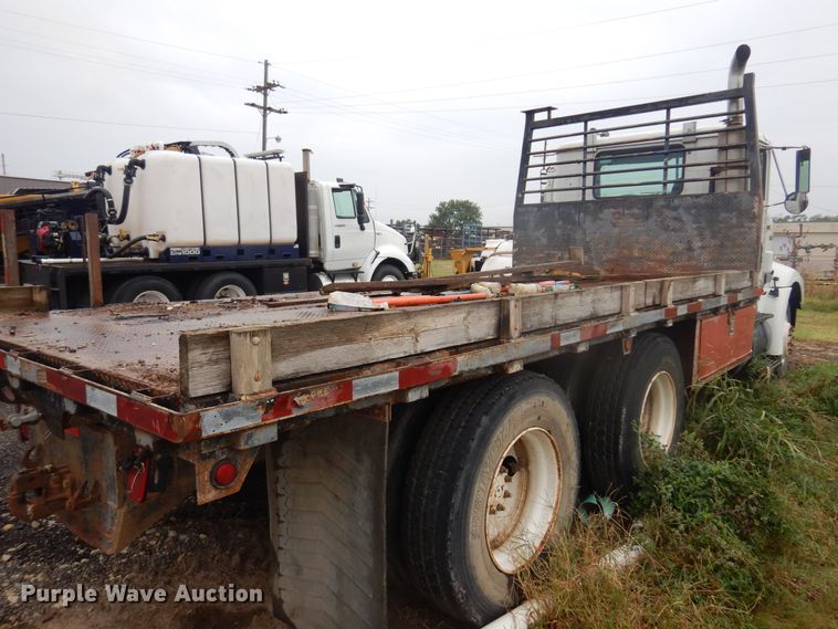 image for item DO3164 1998 International 9100  flatbed truck