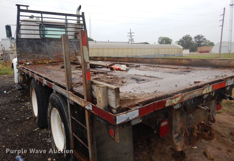 image for item DO3164 1998 International 9100  flatbed truck