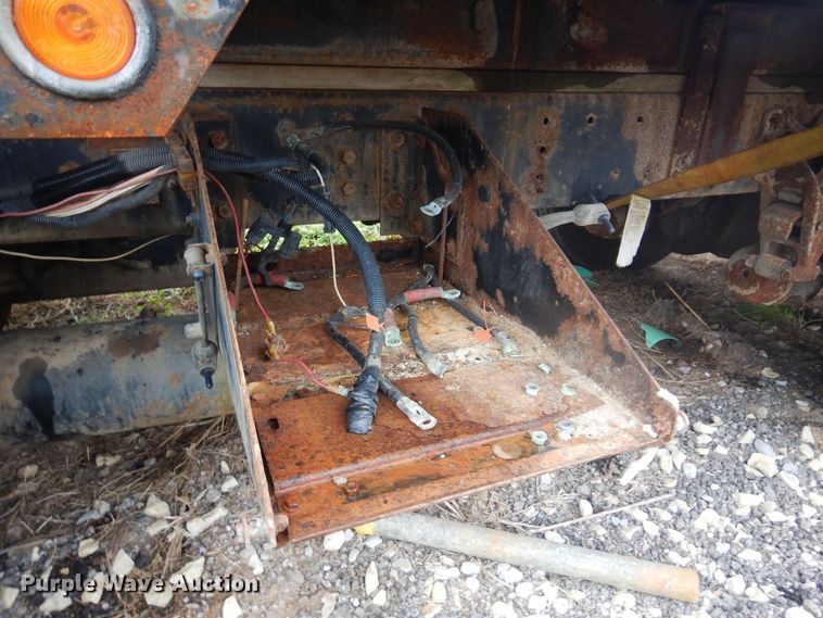 image for item DO3164 1998 International 9100  flatbed truck