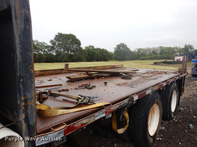 image for item DO3164 1998 International 9100  flatbed truck