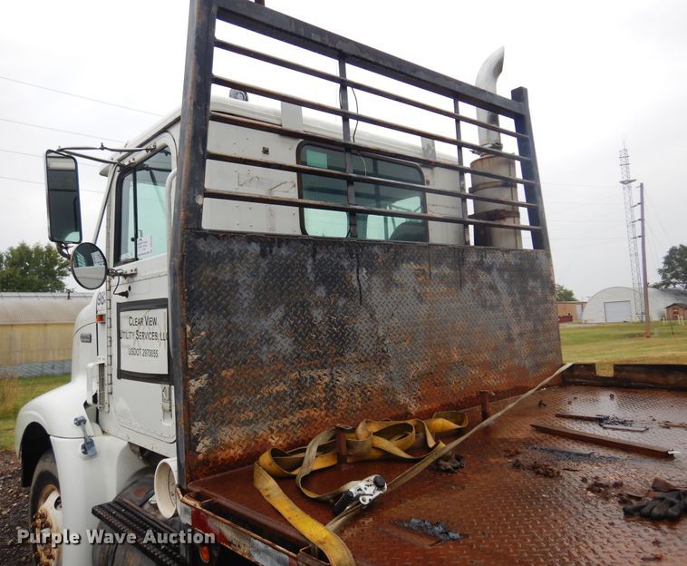 image for item DO3164 1998 International 9100  flatbed truck