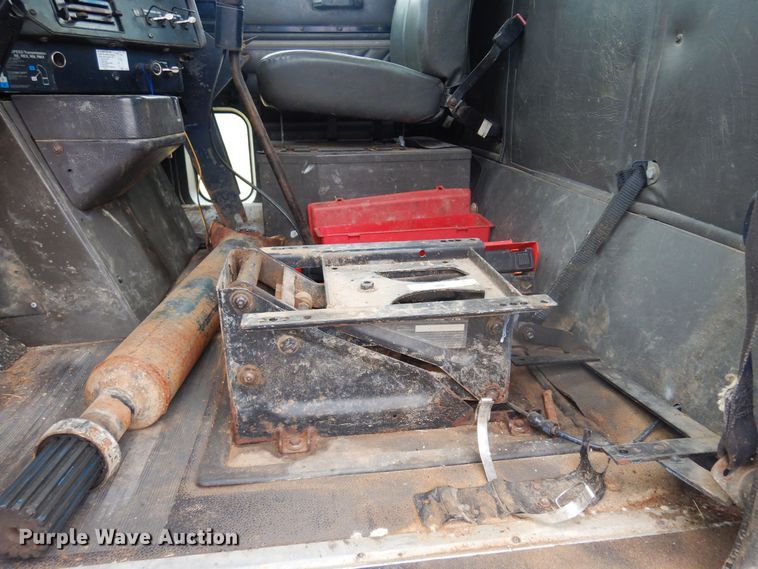 image for item DO3164 1998 International 9100  flatbed truck