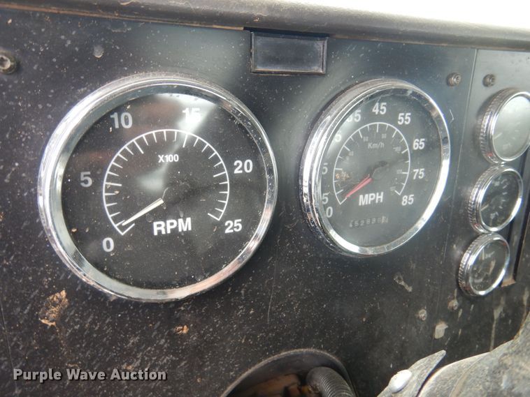 image for item DO3164 1998 International 9100  flatbed truck