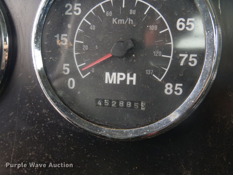 image for item DO3164 1998 International 9100  flatbed truck