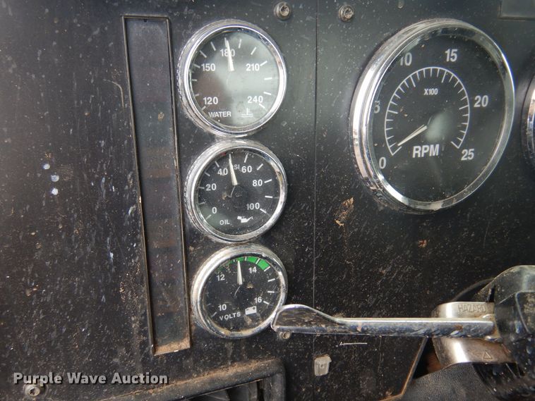 image for item DO3164 1998 International 9100  flatbed truck