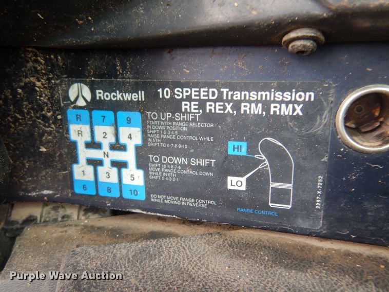 image for item DO3164 1998 International 9100  flatbed truck