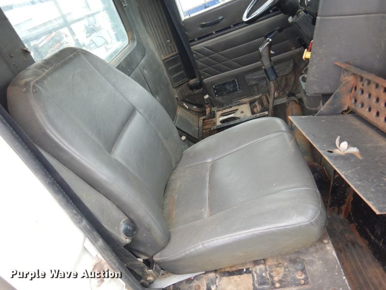 image for item DO3164 1998 International 9100  flatbed truck