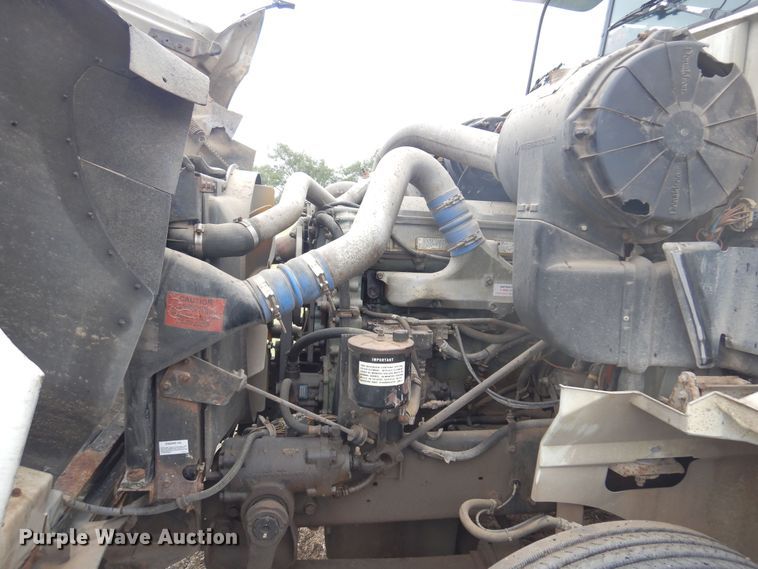 image for item DO3164 1998 International 9100  flatbed truck