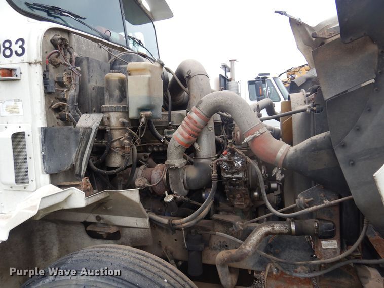 image for item DO3164 1998 International 9100  flatbed truck