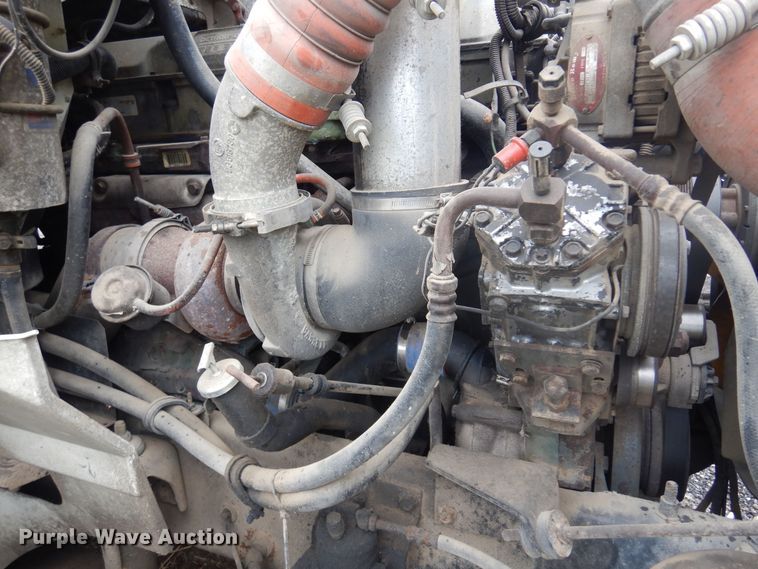 image for item DO3164 1998 International 9100  flatbed truck