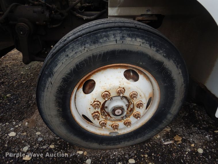 image for item DO3164 1998 International 9100  flatbed truck