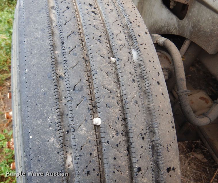 image for item DO3164 1998 International 9100  flatbed truck