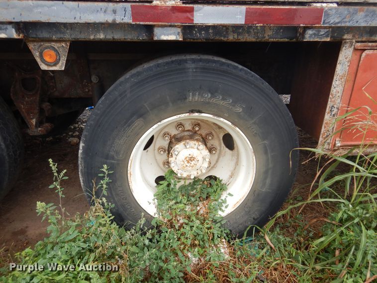 image for item DO3164 1998 International 9100  flatbed truck