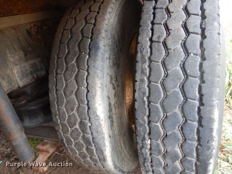 image for item DO3164 1998 International 9100  flatbed truck