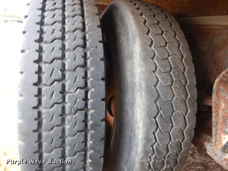 image for item DO3164 1998 International 9100  flatbed truck