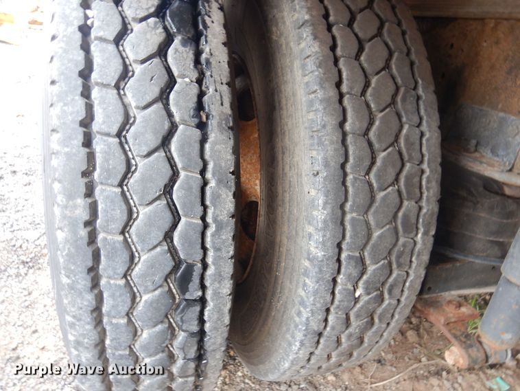 image for item DO3164 1998 International 9100  flatbed truck