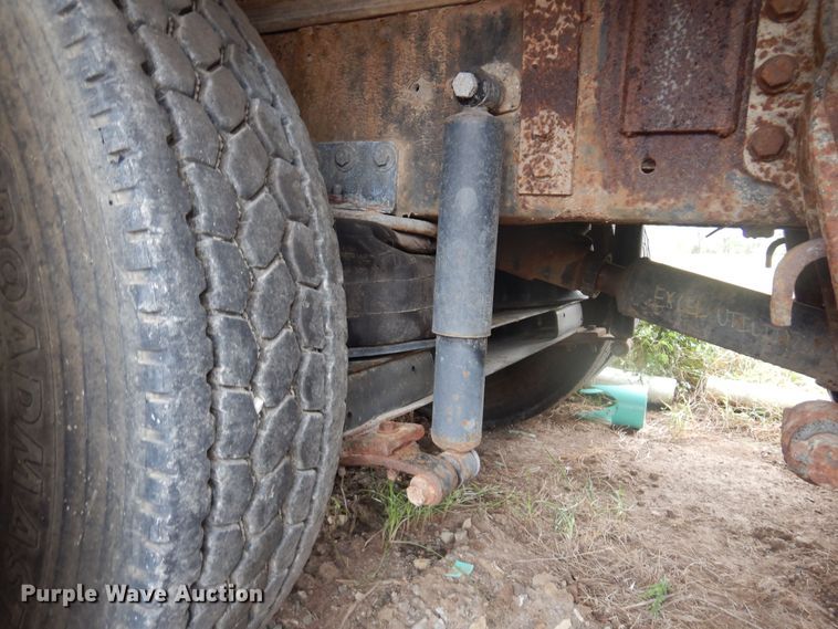 image for item DO3164 1998 International 9100  flatbed truck