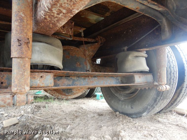 image for item DO3164 1998 International 9100  flatbed truck